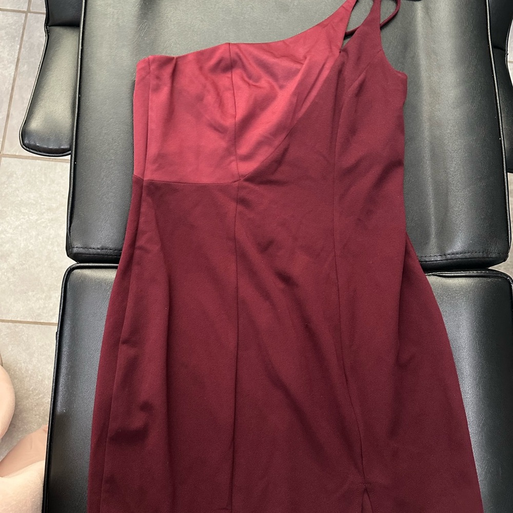 Elegant Burgundy One-Shoulder Dress